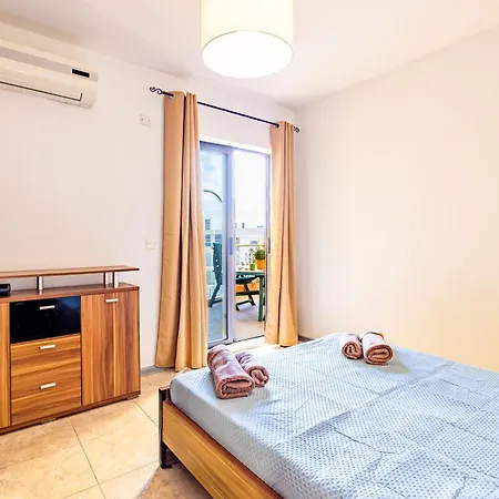 Apartment Seaview With Private Terrace Sleep 8 By Quicktrips St. Paul's Bay